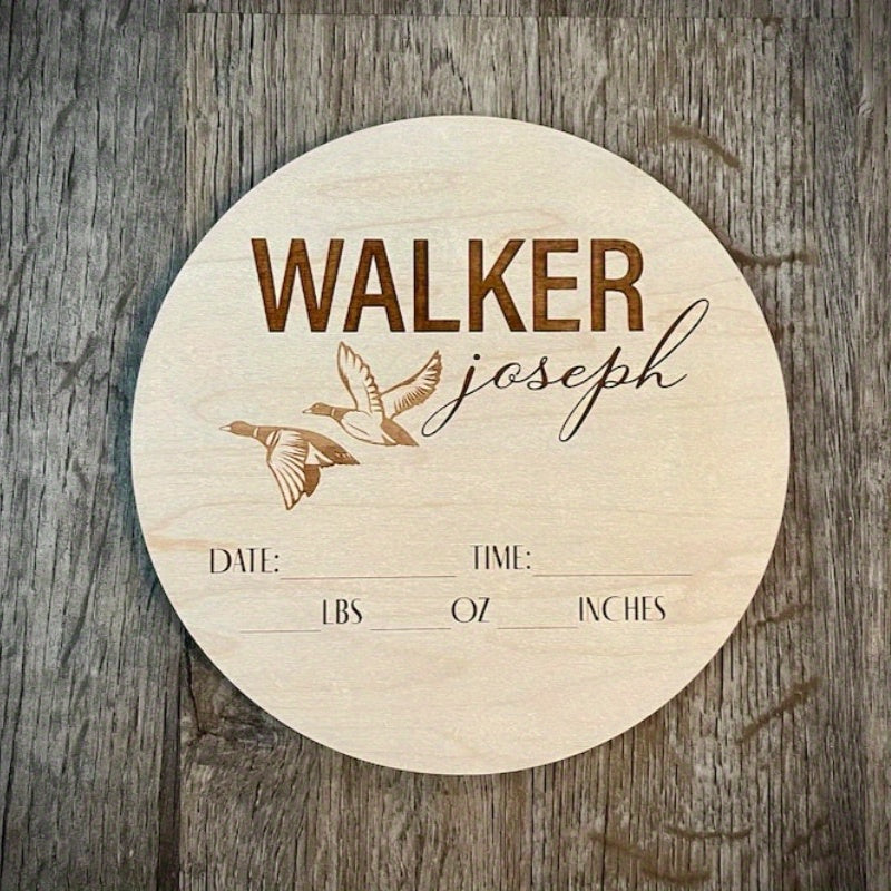 Personalized wooden baby name announcement sign with a Duck theme, perfect for hospital props or baby announcements. The baby's name is engraved on the plaque for a special touch.