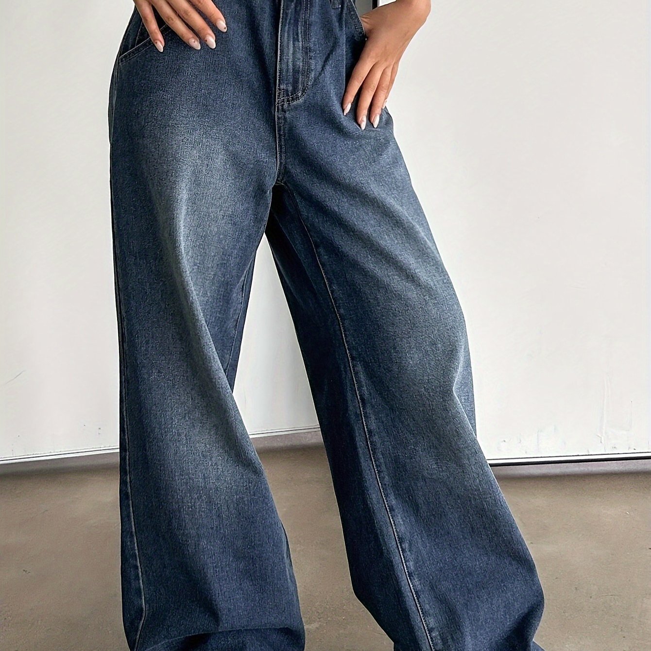 Jeans with multiple pockets for versatile style - Women's casual denim.