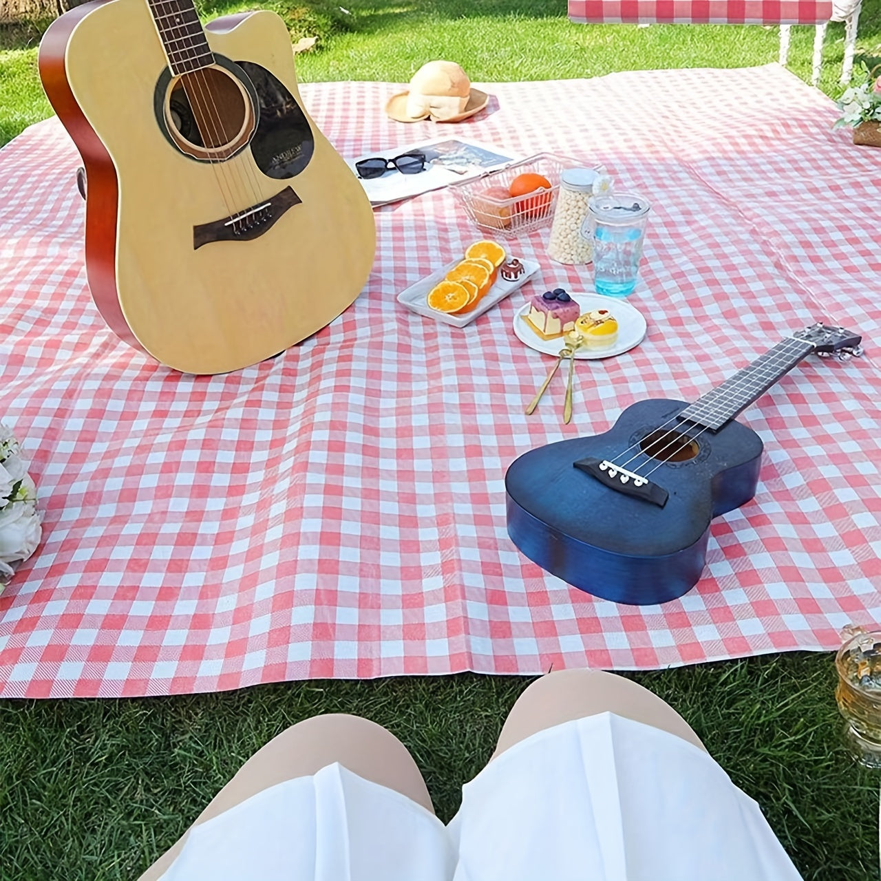 XL outdoor picnic blanket, sandproof, waterproof, checkered design, portable for men and women. Great for BBQ, park, and lawn activities. Size: 198.12cm x 149.86cm (78" x 78").