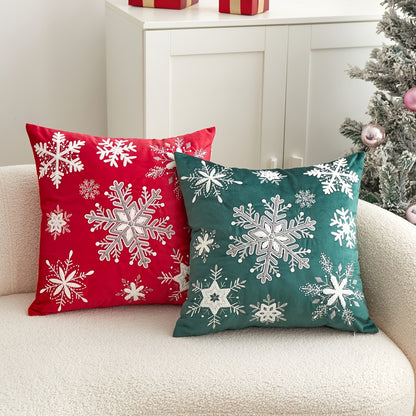 1 Festive Snowflake Throw Pillow Cover in Traditional Style with Zipper Closure, made of Polyester, Spot Clean Only - Ideal for Cozy Living Room Decor in Green, White, and Red, perfect for Christmas.