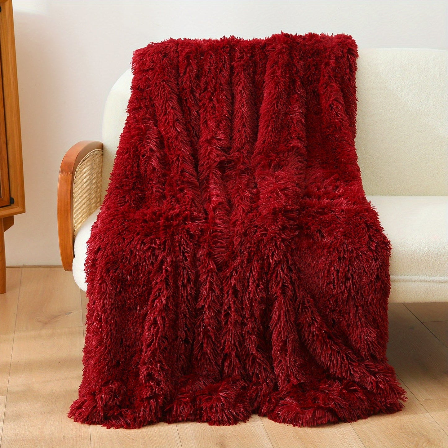 Soft and warm flannel blanket suitable for all seasons - Ideal for couch, sofa, office, bed, camping, and travel purposes.