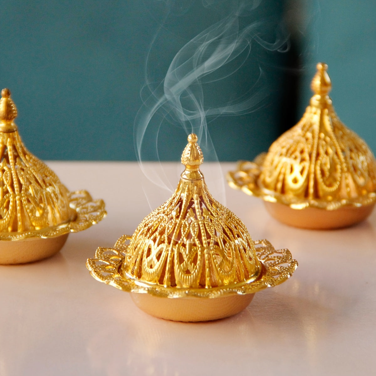 Golden Incense Burner - Perfect for home decor or as a gift for holidays, birthdays, or Eid Al-Adha. Suitable for men and women.