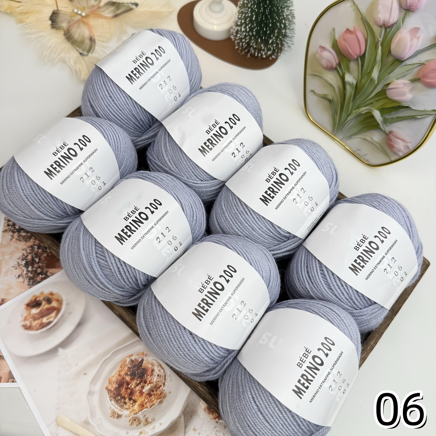 8 balls/400g hand-knitted Merino wool yarn, 75% Merino wool, 25% nylon. Skin-friendly, soft, ideal for knitting sweaters, hats, scarves, socks, blankets, shawls, etc.