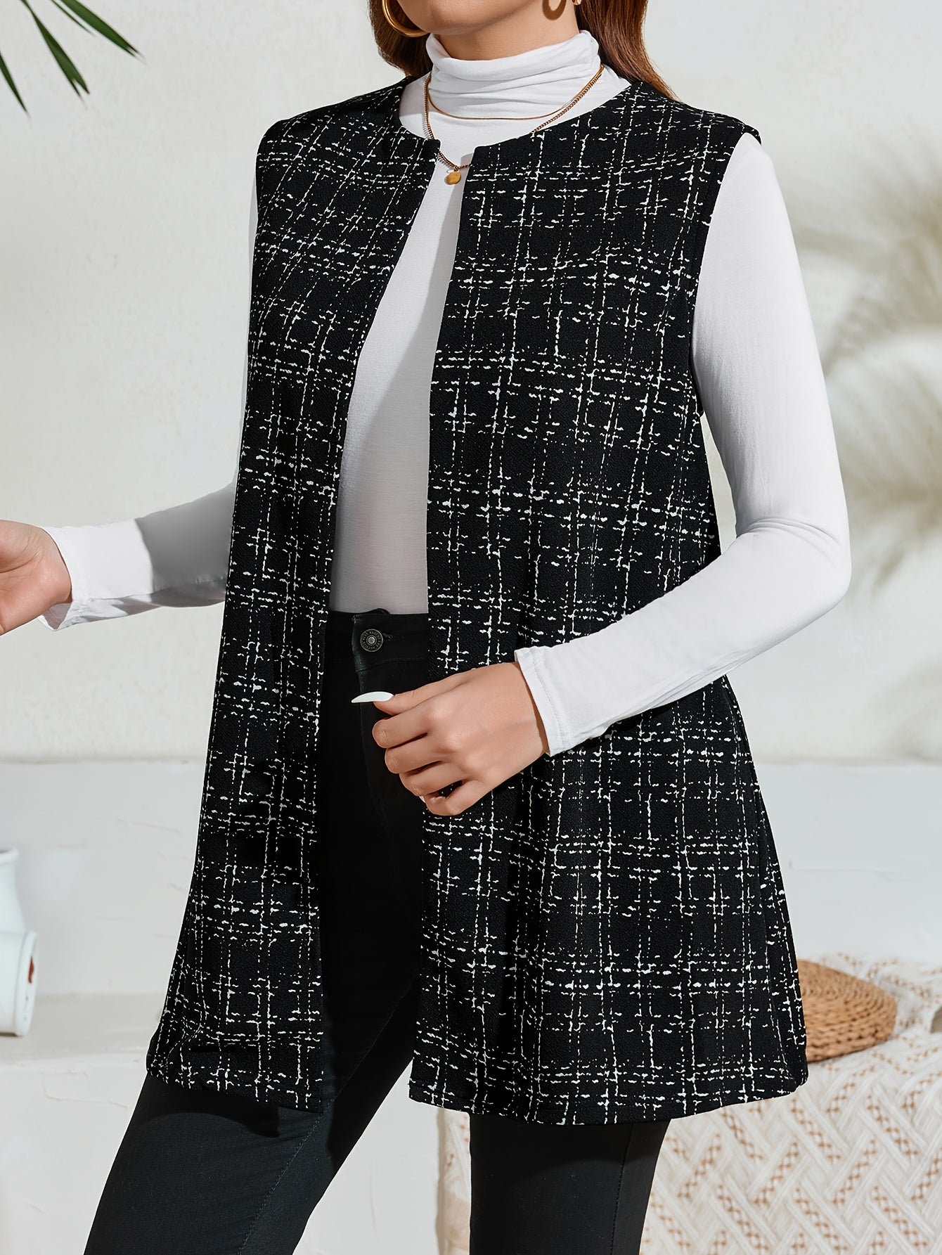 Stylish sleeveless plaid vest for plus size women, perfect for spring and fall.