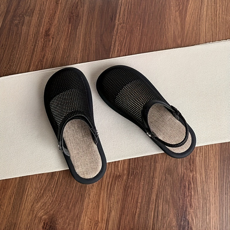 Mesh sandals with bread toe hole and one-foot slipper.