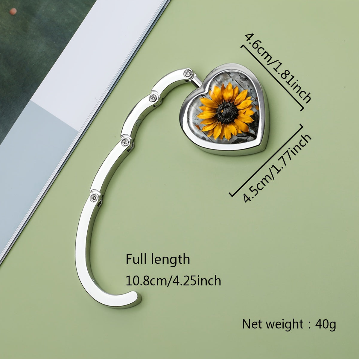 Chic Chrysanthemum Pattern Foldable Purse Hook: Retro Heart Design, Convenient Metal Handbag Holder for Tables - Perfect for Stylish Women's Accessories