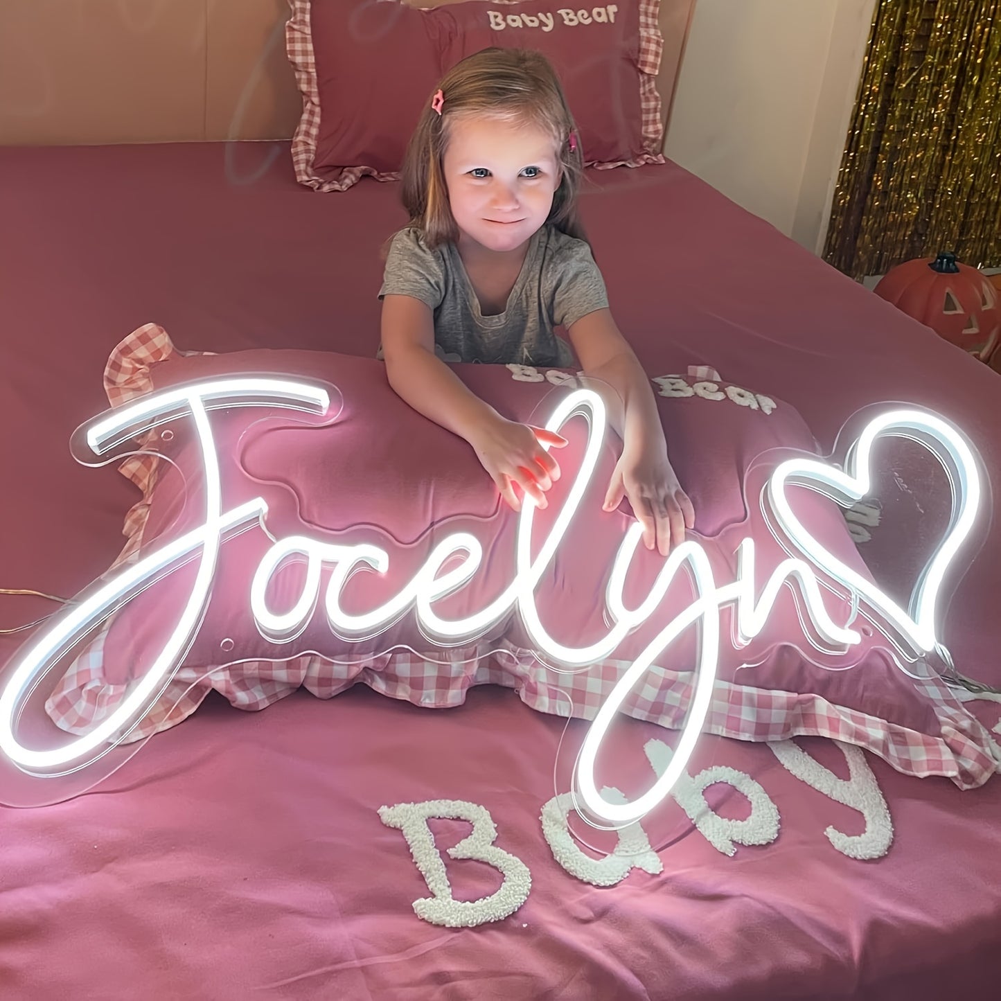 Personalized neon sign with heart and customizable letters - adjustable brightness, USB powered LED decor for any room. Great gift for special occasions.