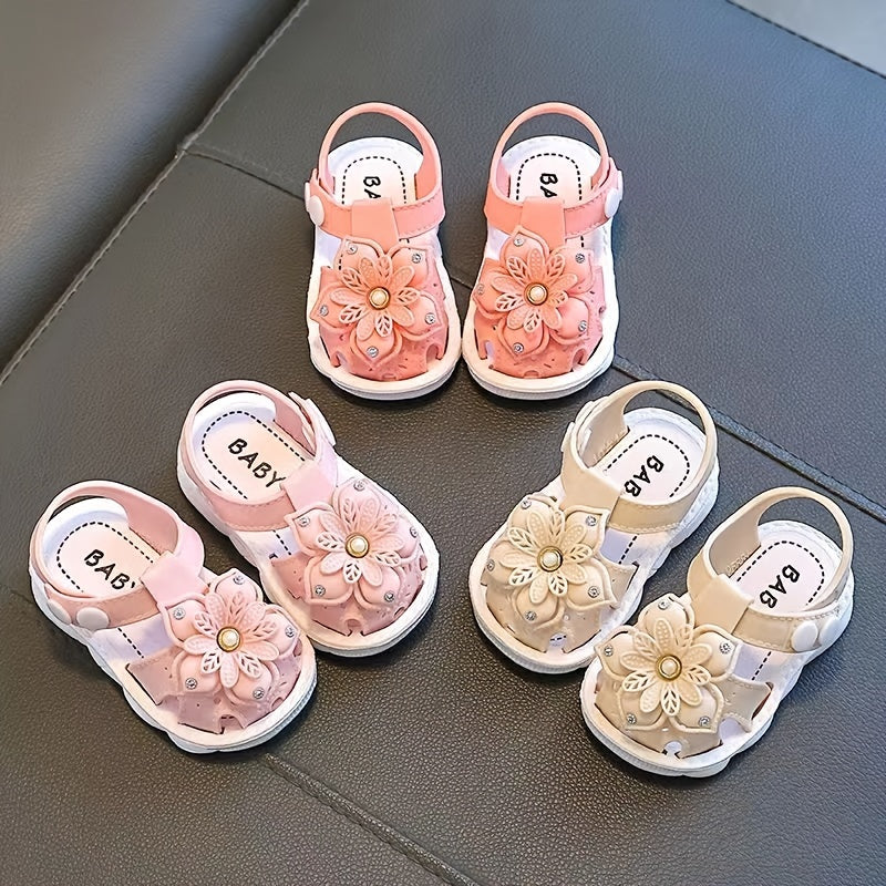 New Princess Sandals for Girls with Hollow Design, Soft Sole, Hook & Loop Closure, PVC Material, Cartoon Pattern, Summer 2024 Collection for Infants and Toddlers.