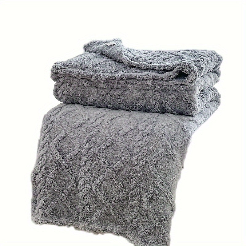 This single layer baby blanket features high-quality striped plaid design, providing super soft warmth for your little one. Measuring 70*100cm, it is perfect for use in strollers or while traveling. This versatile blanket can be used in all four seasons