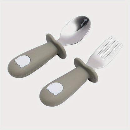 This toddler cutlery set includes a durable and safe stainless steel baby fork and spoon. The set comes in an opp bag and features a cute panda pattern handle made of food grade silicone.