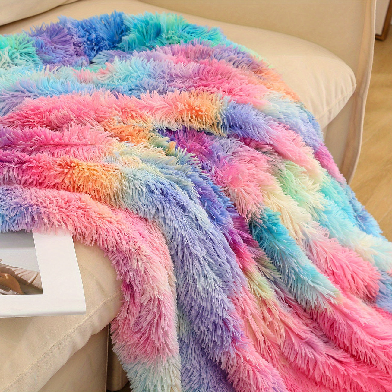 Soft and warm flannel blanket suitable for all seasons - Ideal for couch, sofa, office, bed, camping, and travel purposes.