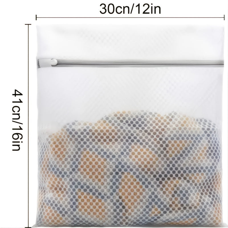 Set of 3 Medium Wash Guard Bags (30.48x40.64 cm), premium honeycomb washing bags with mesh zipper for delicate items. Protects clothes during washing and drying.