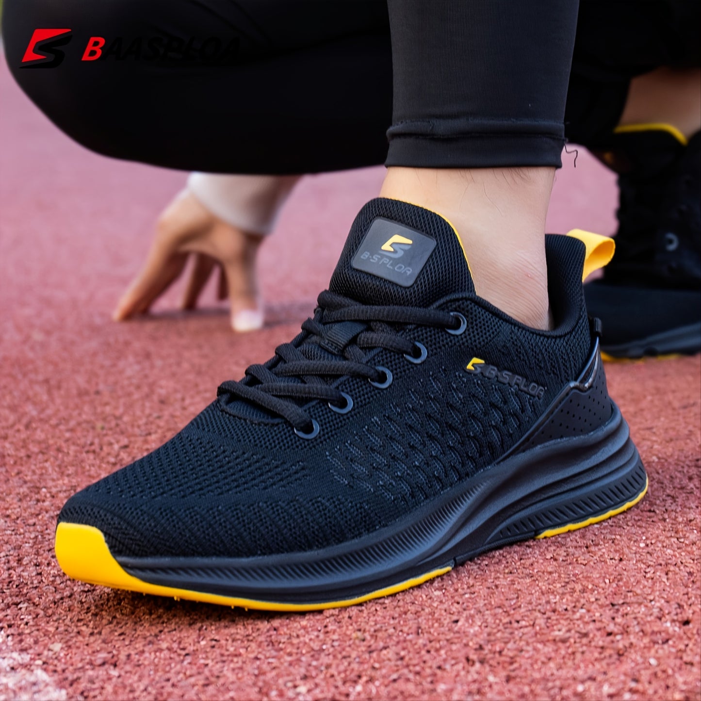 Men's lightweight mesh running shoes for gym, jogging, and tennis with breathable design and comfortable cushioning.