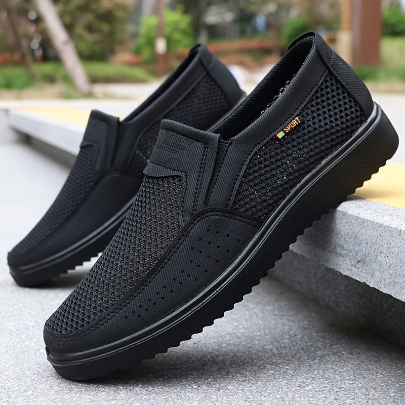 Men's Geometric Sports Running Shoes with MD Sole and Breathable Mesh Design for Road Running.