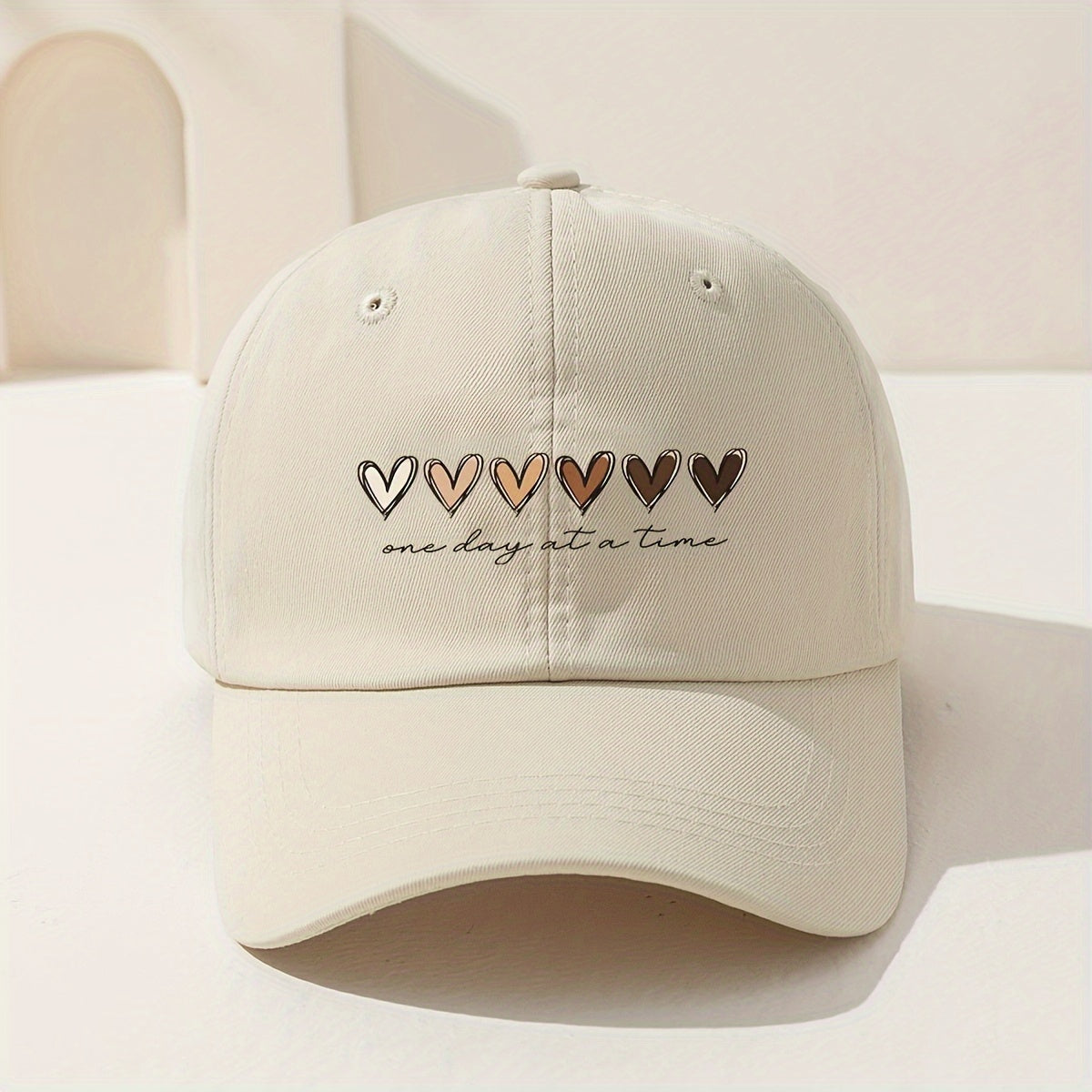 Adjustable heart gradient baseball cap, suitable for outdoor activities and golf.