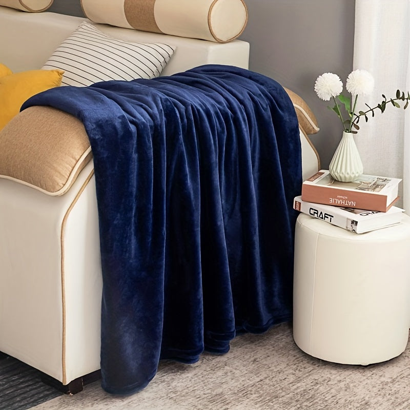 Stay warm and cozy with our luxurious Royal Blue Flannel Throw Blanket. This vintage-style blanket is soft, warm, and machine washable, making it perfect for year-round comfort. Made from 100% polyester and weighing between 200-250g, this throw blanket