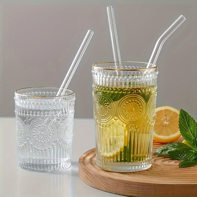 A package containing 6 high borosilicate transparent glass straws and 1 cleaning brush. These heat-resistant, washable, and reusable straws are perfect for enjoying your favorite drinks.