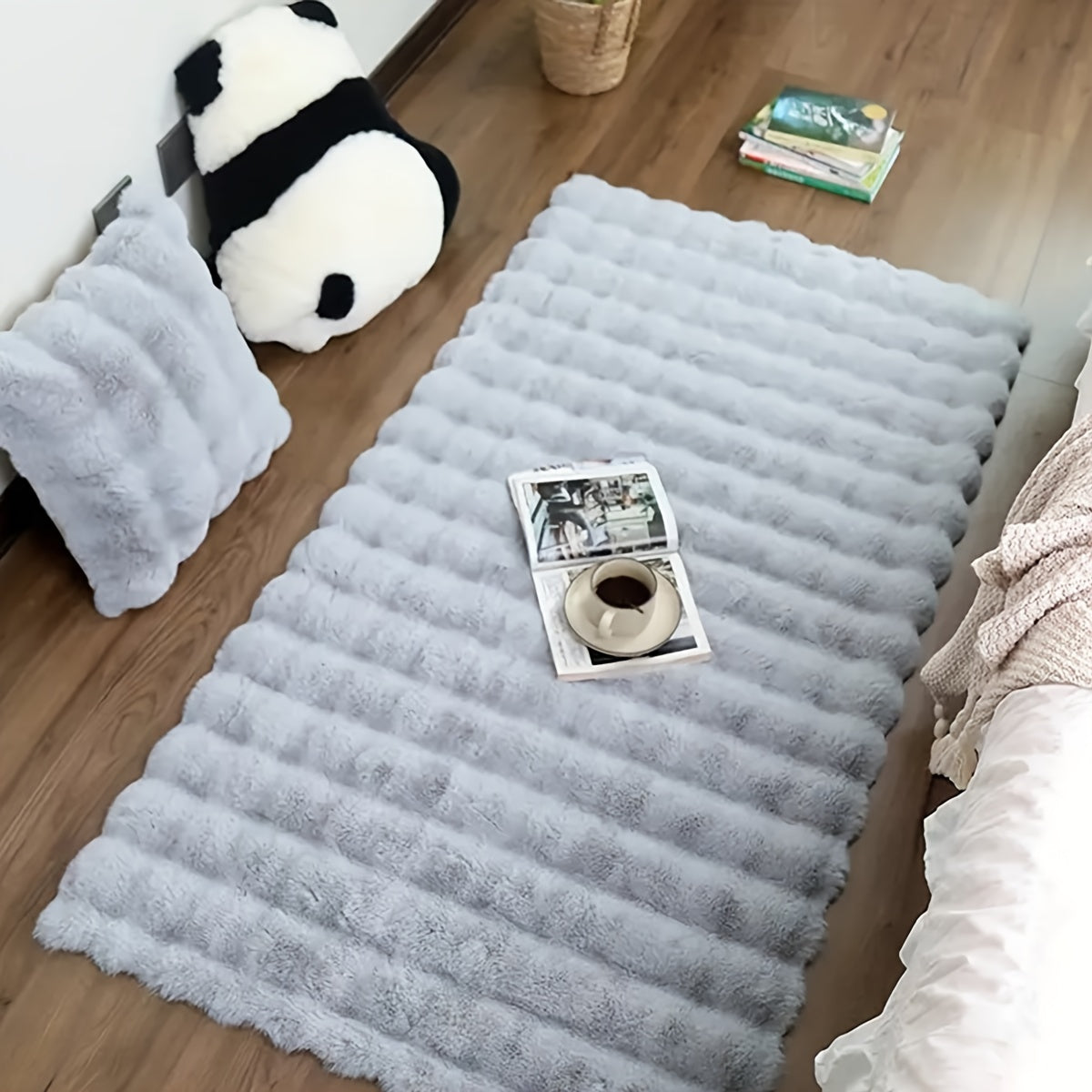 High-Quality Soft Fluffy Bubble Velvet Carpet, Ideal for Bedroom, Living Room, Cloakroom, Powder Room, and Other Areas. This Artificial Rabbit Fur Area Carpet is Solid Color for a Luxurious Look. Featuring Anti-Slip, Waterproof, and Stain-Resistant