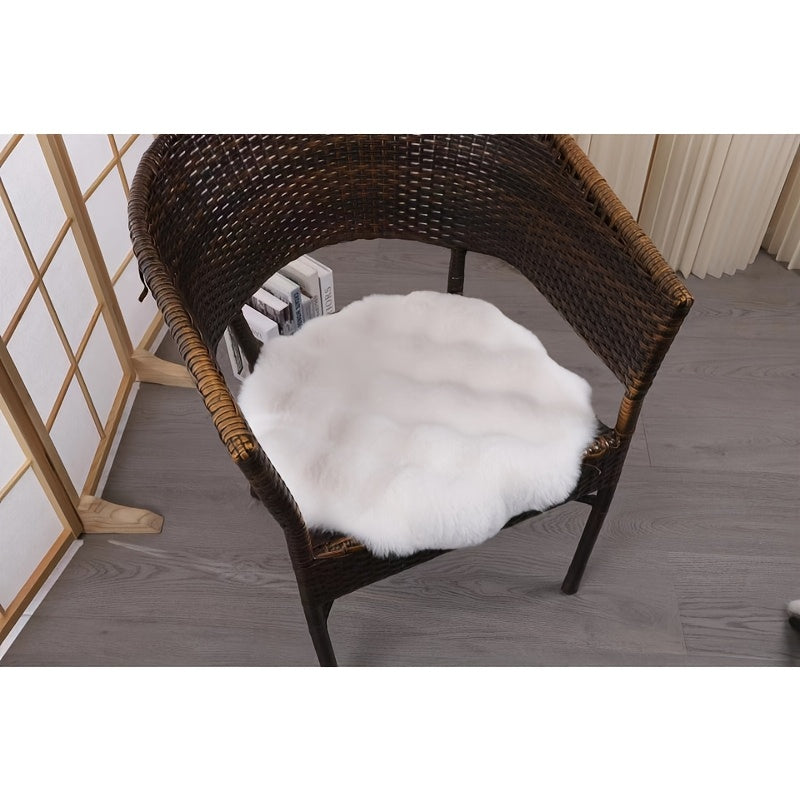 Plush Round Rug Made from Luxurious Cream Rabbit Fur - Ideal for Single Sofa, Living Room Coffee Table, Vanity & Bedside Décor, Cozy Carpet for Lazy Days