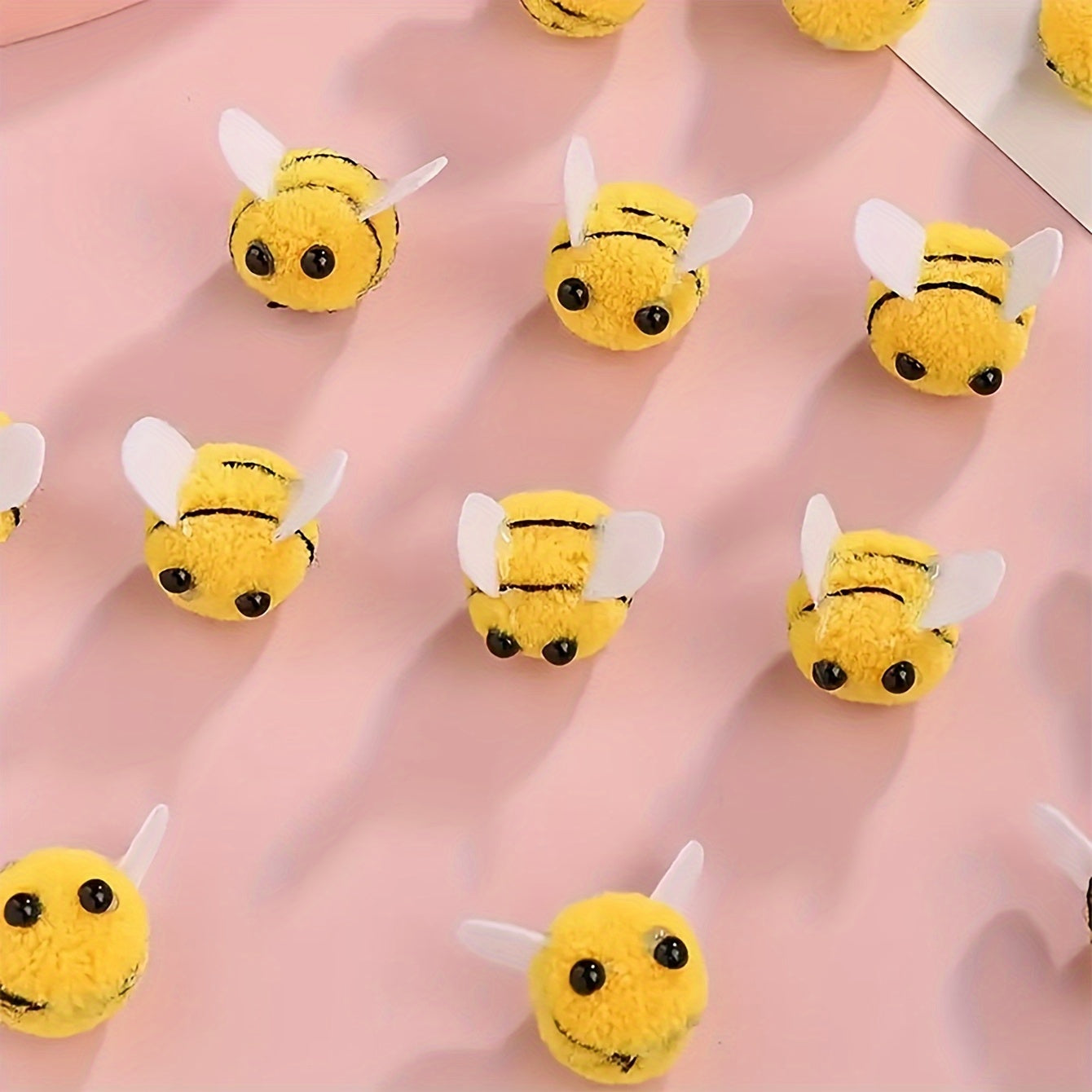 Set of 10 Mini Plush Bee Decorations for Parties and Crafts - Handcrafted from Felt, Suitable for Various Occasions, Eco-Friendly