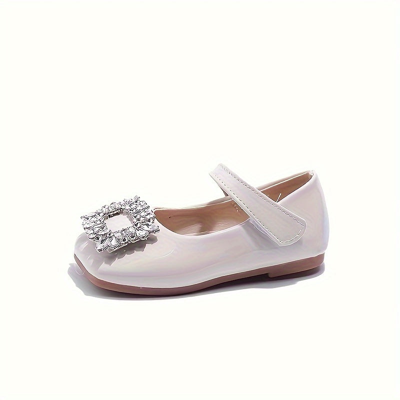 Stylish rhinestone flat shoes for girls, soft and lightweight for spring.