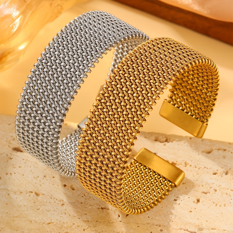 Get your hands on our elegant and fashionable classic cuff bracelet, suitable for everyday wear and parties. This vintage 18K gold-plated stainless steel braided mesh bracelet is perfect for both men and women.