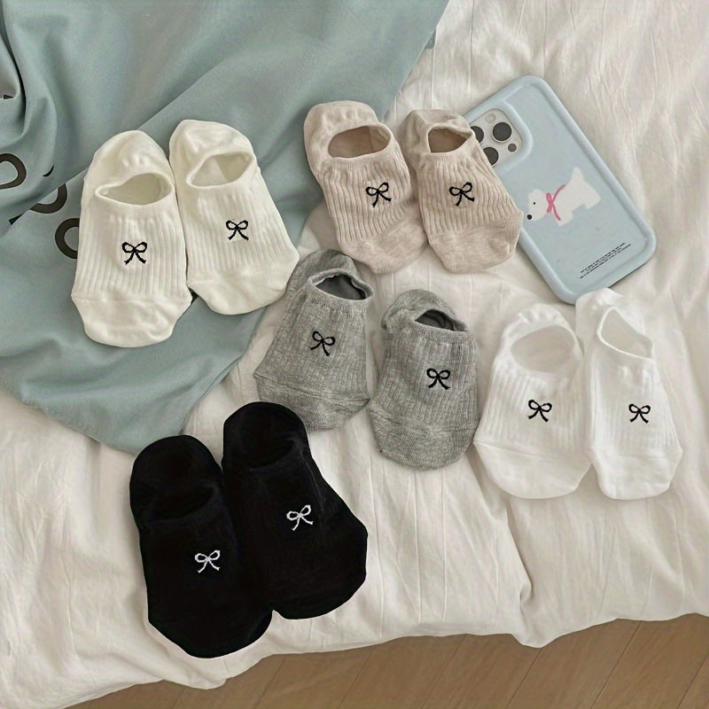 5 pairs of cute and sweet low cut boat socks with bow print for women.