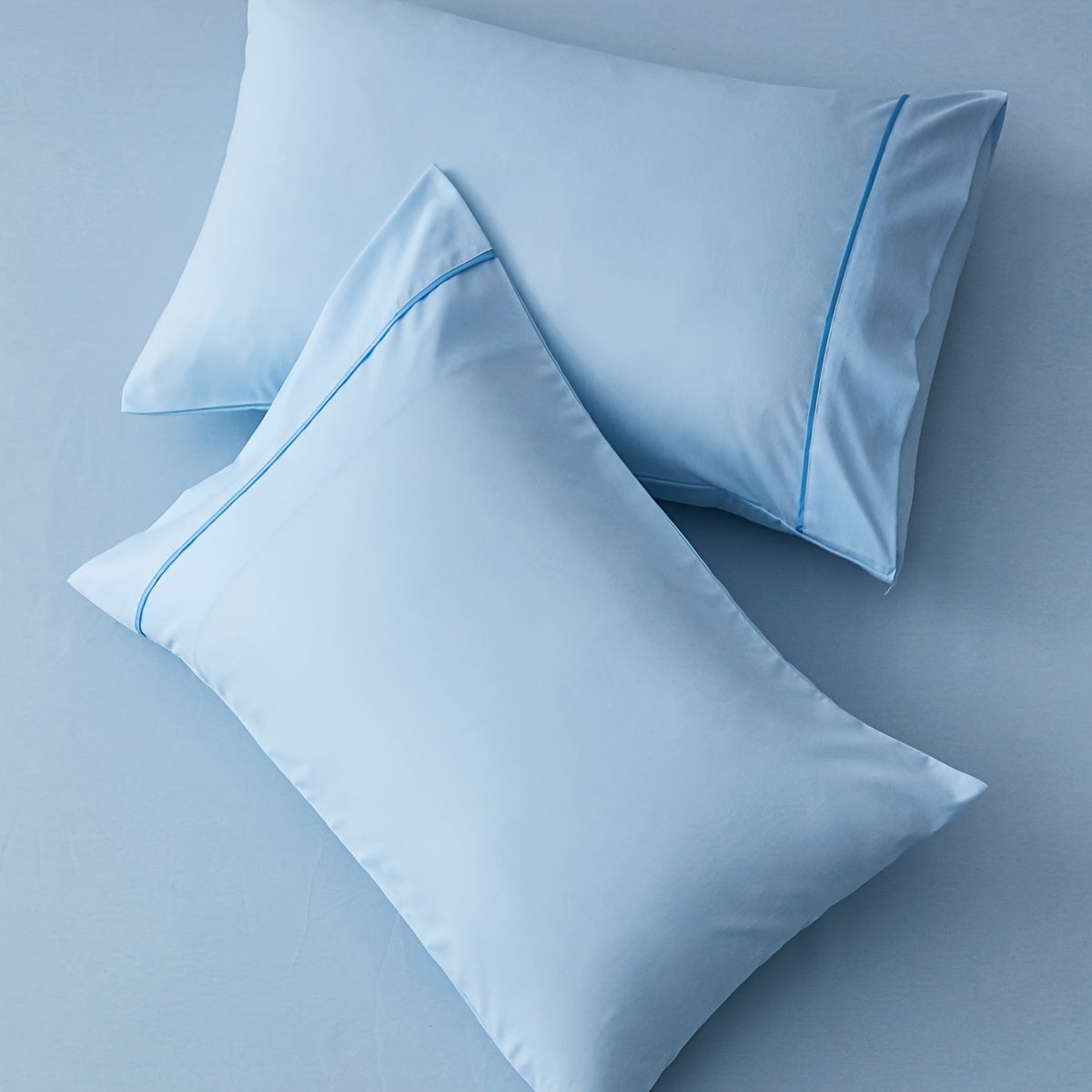 Two pieces of luxurious polyester flocked rope pillowcases, designed without filling for a soft and comfortable feel. These high-quality pillowcases are perfect for hotel-quality bedding, providing a breathable and cozy experience for your home.