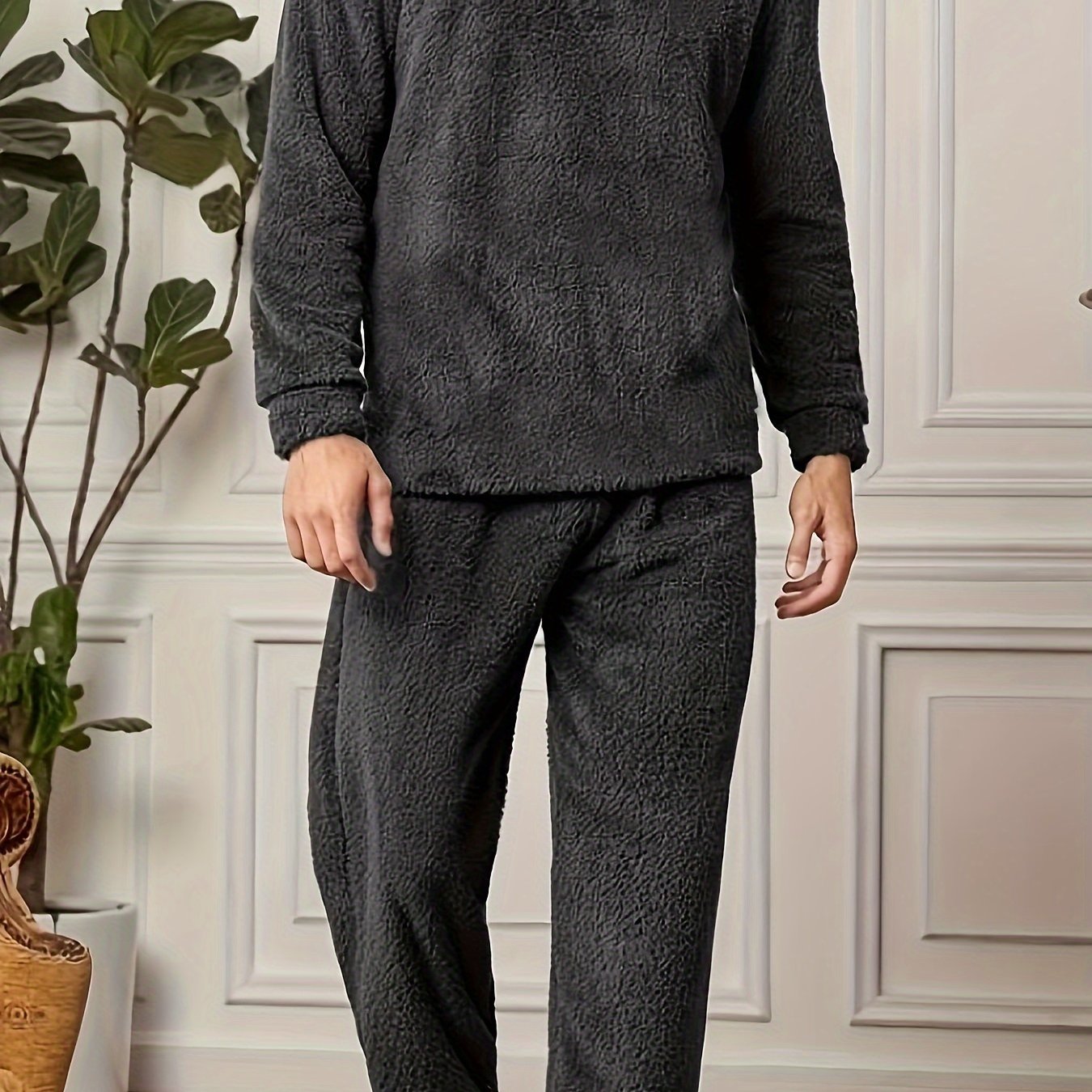 Men's cozy coral fleece pajama set - warm flannel loungewear with long sleeves & pockets for winter and autumn comfort at home.