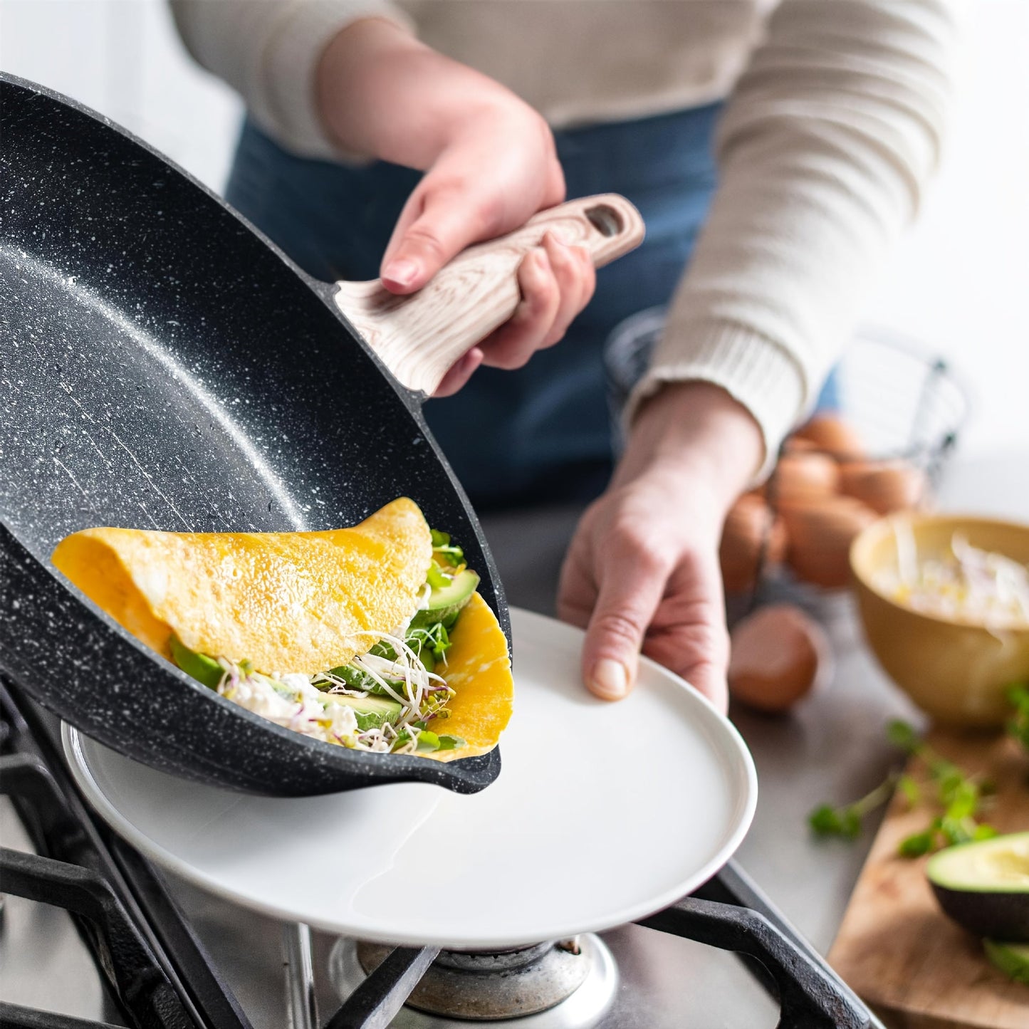 Nova Home Nonstick Frying Pan Set - Includes 19.81cm, 24.13cm, and 27.94cm Skillets with Stay-Cool Handle, Made with Healthy Stone Cookware, Suitable for Induction Cooking, PFOA Free, Features Wooden Handle