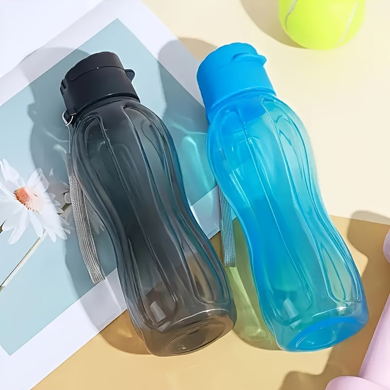 Large capacity portable water cup with two capacities of 900ml and 600ml in two colors.