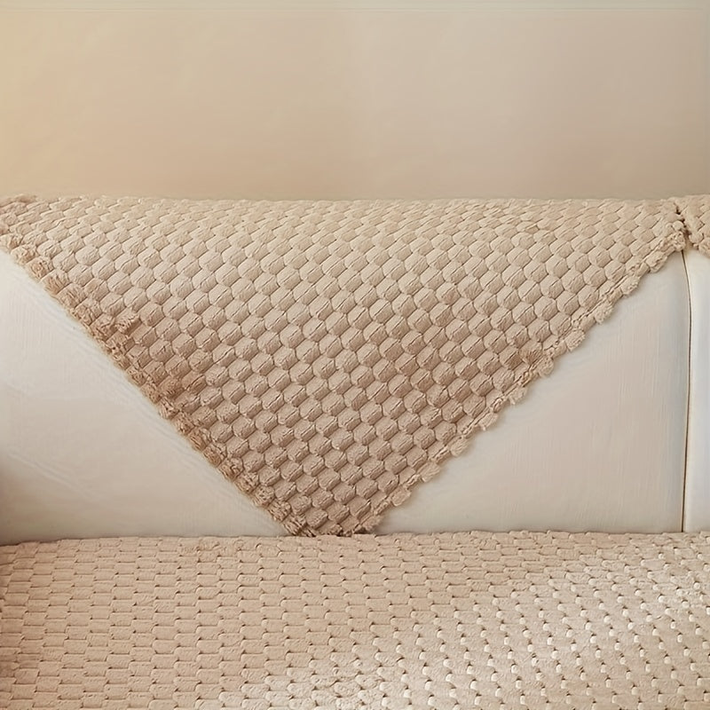 Non-slip sofa cover with honeycomb pattern, ideal for all seasons and protecting furniture in any room.