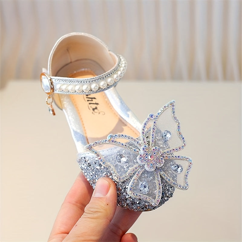 Girls' sandals with fake pearl and sequin embellishments.