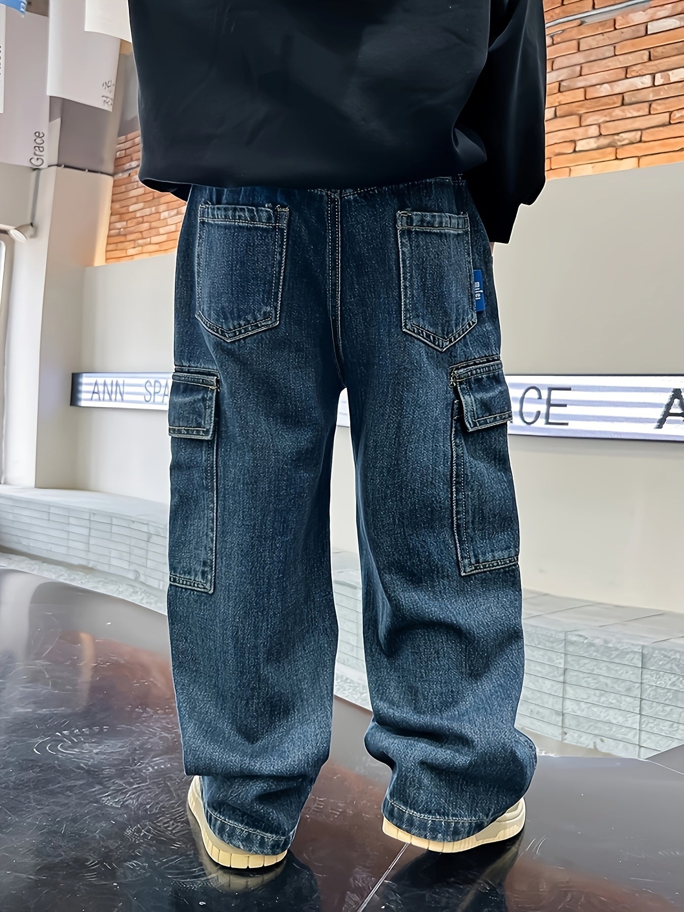 Youthful harem jeans with elastic waistband, ideal for skateboarding and casual wear throughout the year.