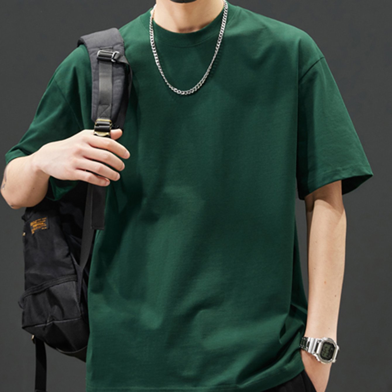 Loose 100% cotton men's T-shirt for summer outdoor wear.