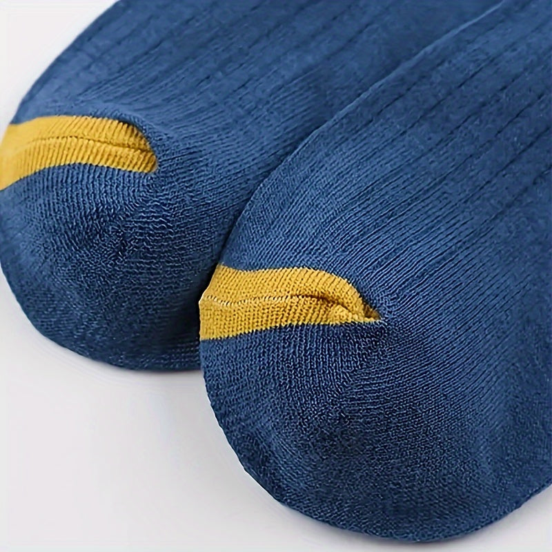 5 pairs of comfy, breathable low-cut sports socks.