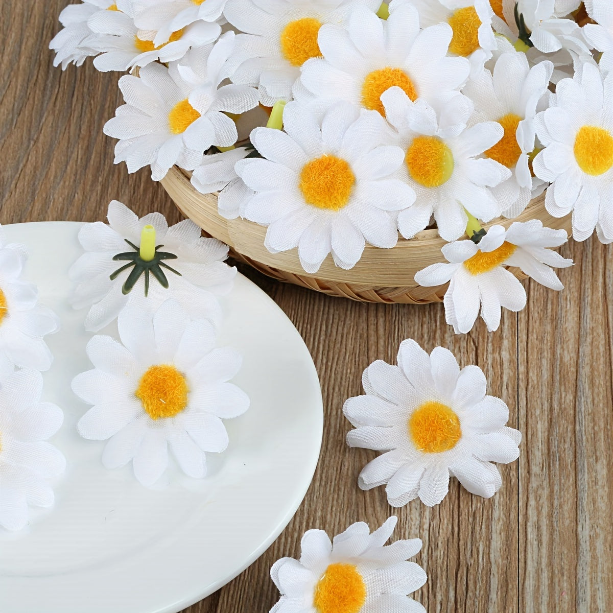 50 artificial white daisy and chrysanthemum flower heads for holiday wedding yard decor or DIY window background simulation flower decor.