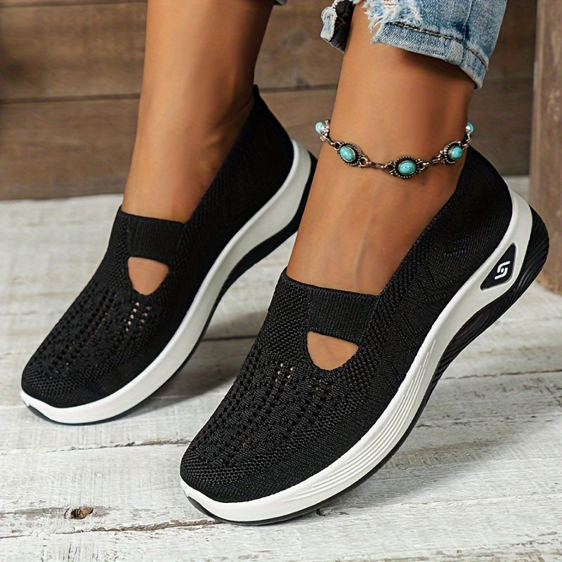 Taizhou women's slip-on sneakers are breathable and lightweight, featuring a rubber sole and fabric insole. No embellishments. Vintage style for all-season comfort, hand washable.