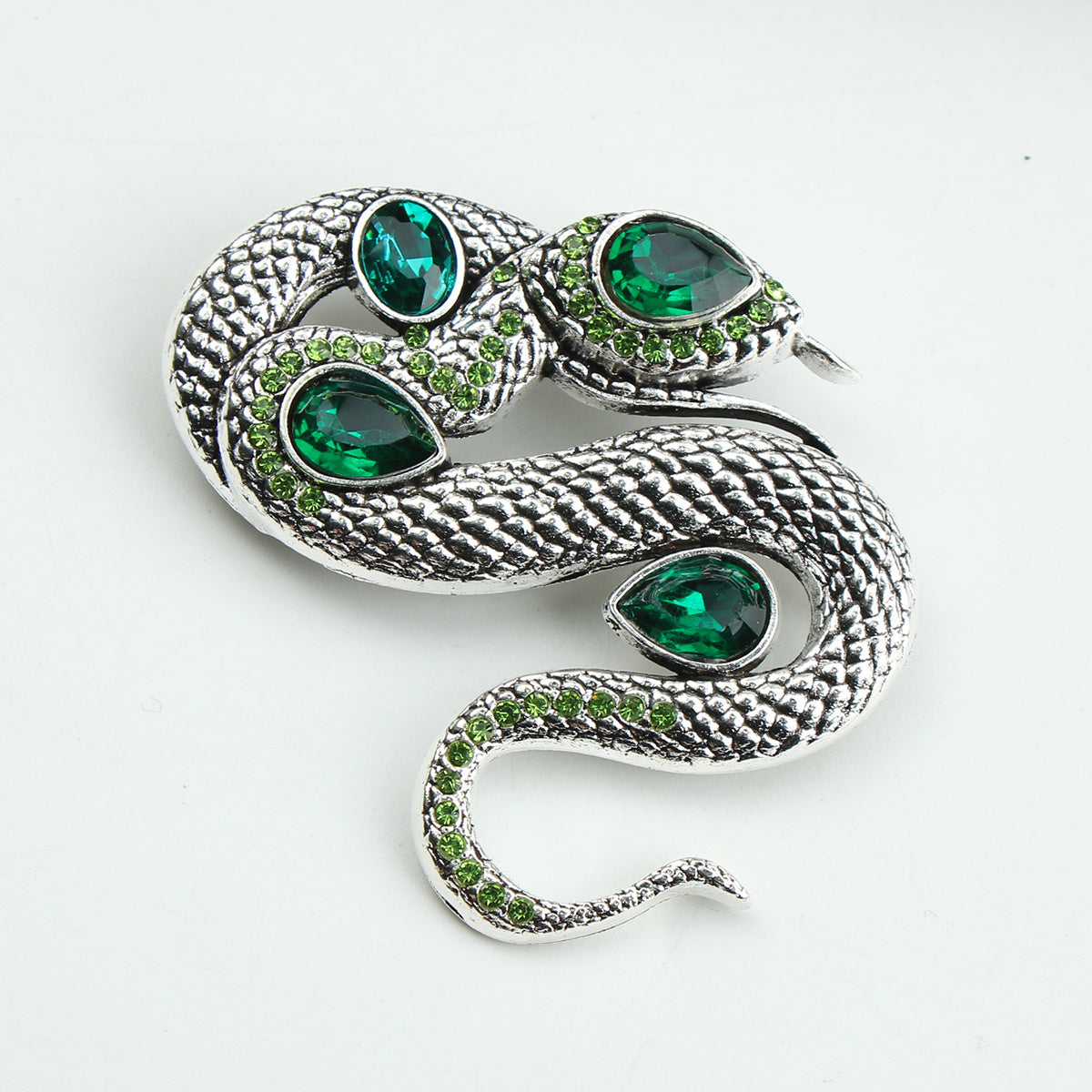 Luxurious Snake Brooch with Enamel and Rhinestones, Irregularly Shaped Animal Pin, Elegant Fashion Accessory for Clothing