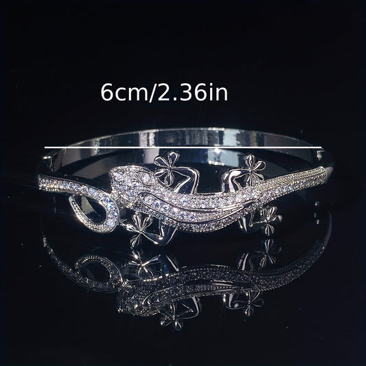 Vintage and classic style meets modern flair with this chic floral curve bangle featuring a snake-shaped design adorned with sparkling cubic zirconia. It is perfect for parties and festivals, boasting an exaggerated and eye-catching design. Crafted with