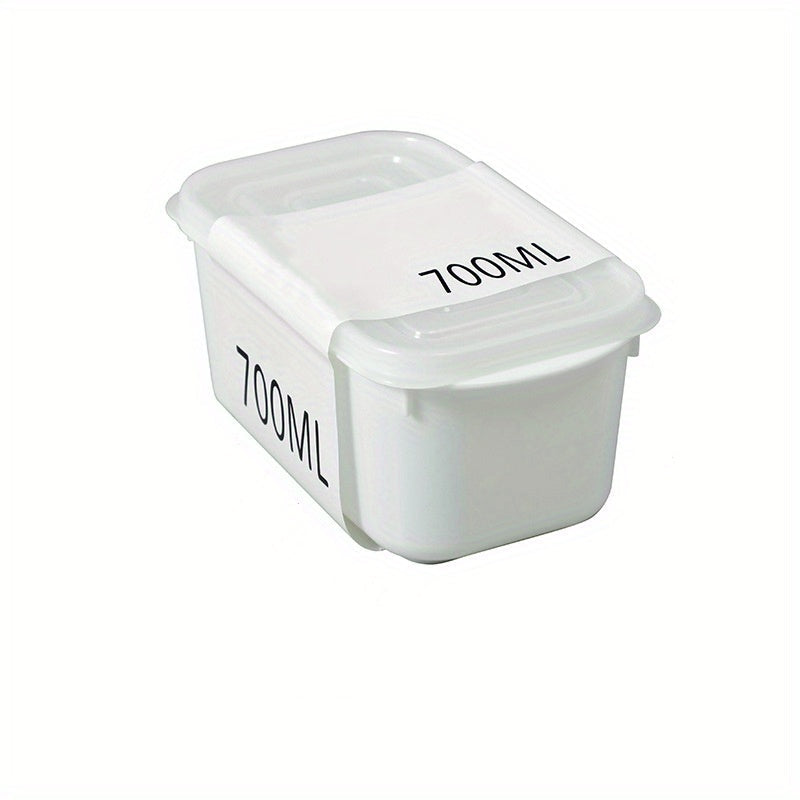 Essential kitchen organization: Multi-size plastic food storage container with soft lid, microwave and freezer safe. Ideal for storing meat, fruits, and vegetables.