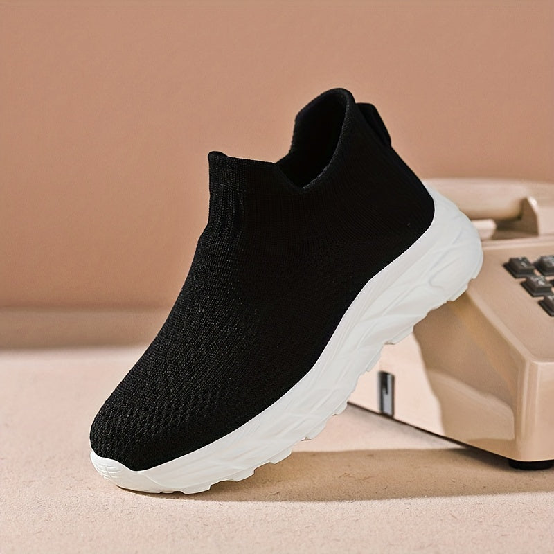 Children's slip-on sneakers with breathable fabric upper, non-slip sole, round toe, suitable for year-round wear for boys and girls under age 14.