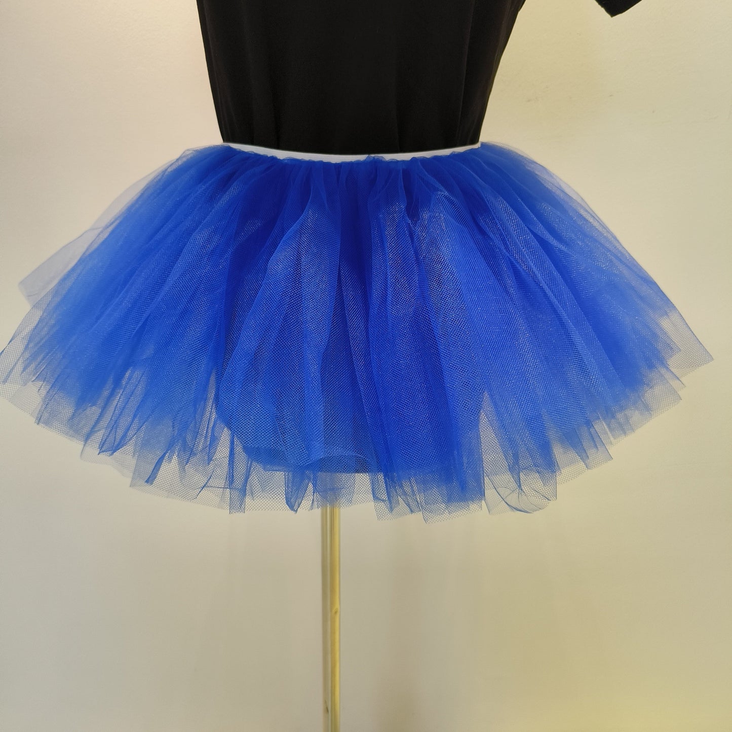 Get ready to party with this Fluffy 80s Tutu Skirt! Perfect for women and teens, this elastic waist skirt features 5 layers of tulle for an ultra-fluffy look. Ideal for Halloween, costume parties, and holiday festivities like Christmas.