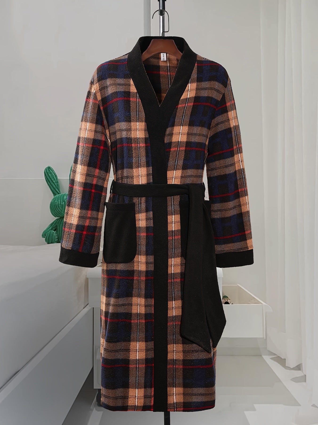 Men's checkered fleece robe with pockets, lace up night-robe for home wear after bath.