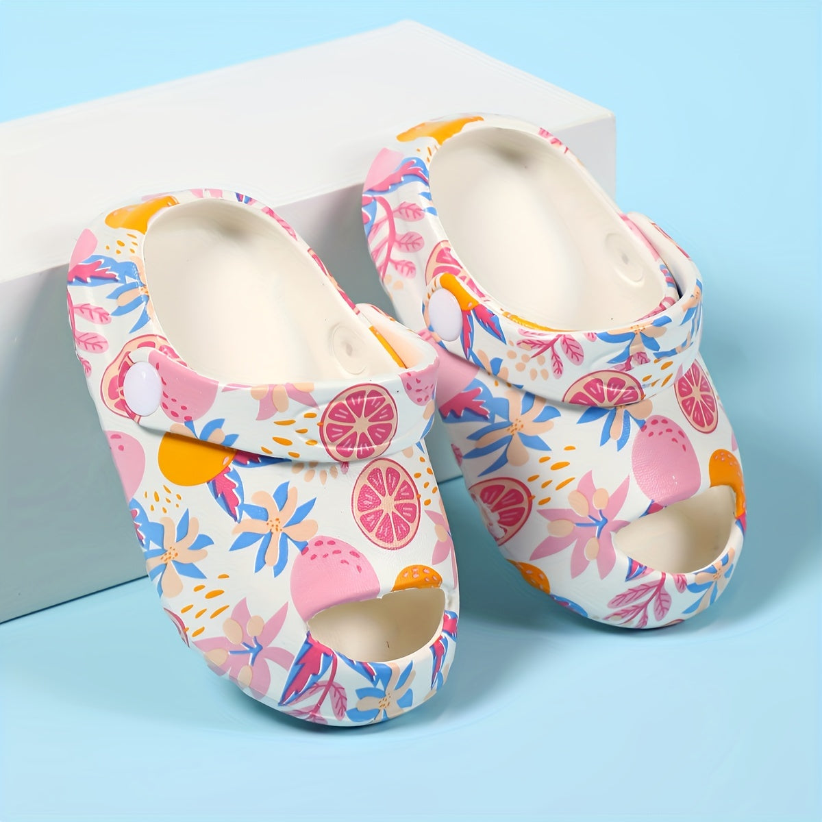 Stylish patterned clogs for girls, perfect for indoor and outdoor wear.