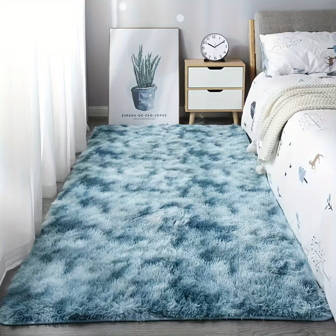 Luxurious Tie-dyed Plush Soft Indoor Carpet: This modern carpet is both water-absorbent and non-slip, making it perfect for living rooms and bedrooms. Its stain-resistant material adds to its home decor appeal, while providing a cozy touch to any area.