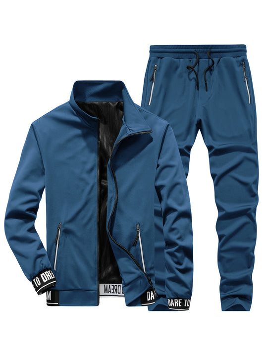 Men's casual sportswear set made of polyester knit fabric in solid color with collared neck, pockets, and regular fit. Includes two-piece jacket and pants outfit for fall/winter.