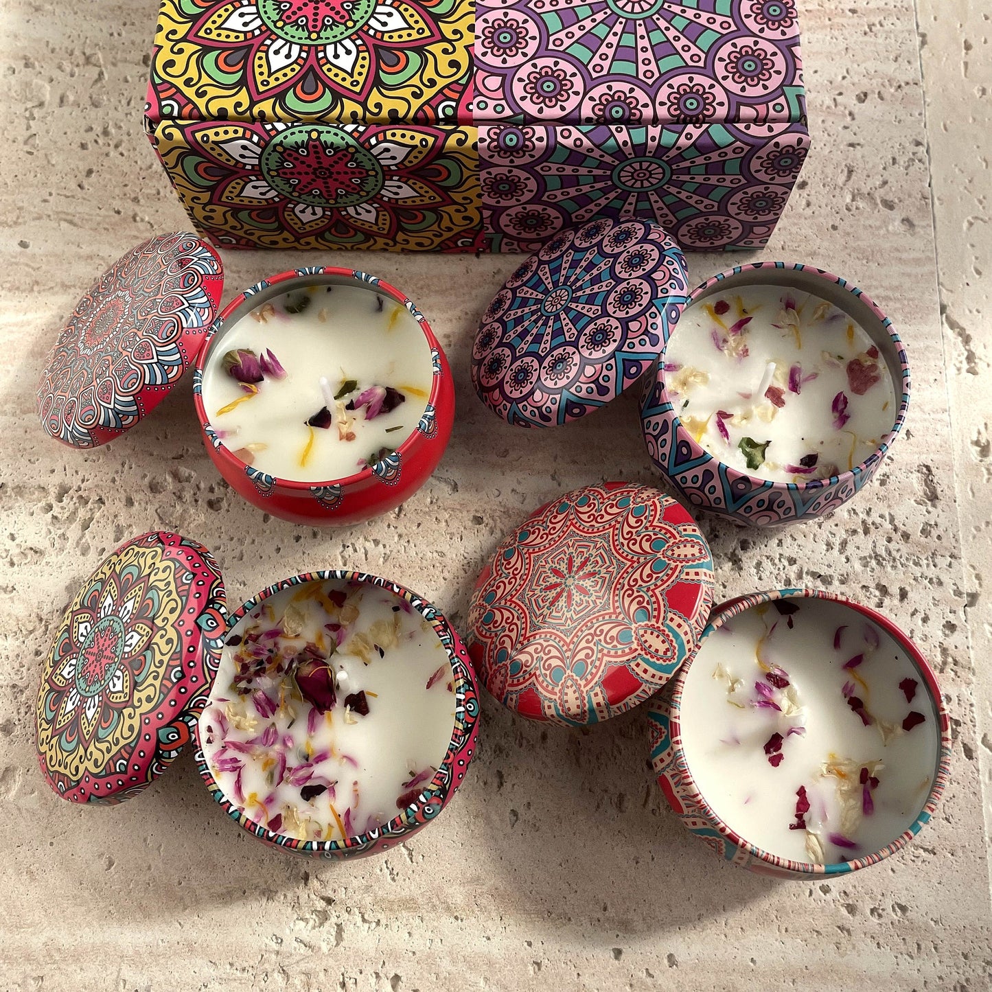 Bohemian Mandala Style Scented Candle Gift Set with Dried Flower Embellishment, Spice Scent, Soy Wax Material for Seasonal Celebrations, Indoor Use, and Holidays.