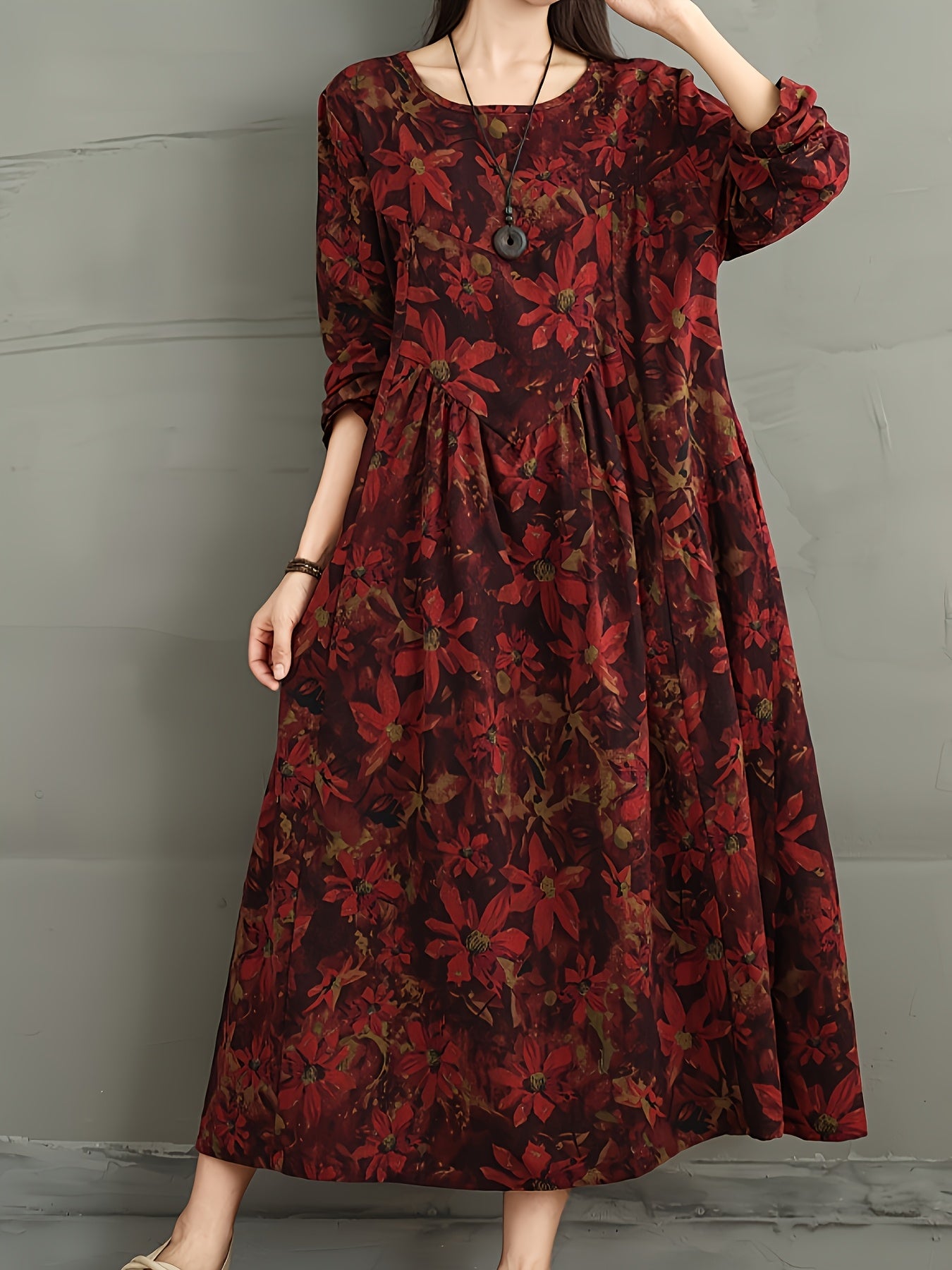 New vintage-style linen dress for women, with loose fit and slimming patchwork design.