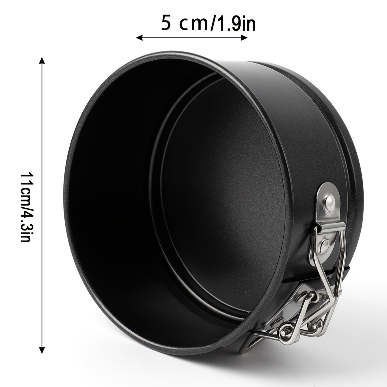 Round cast iron baking tray with snap-on bottom, featuring an easy-release ring mold and detachable kitchen accessory for baking and cooking.